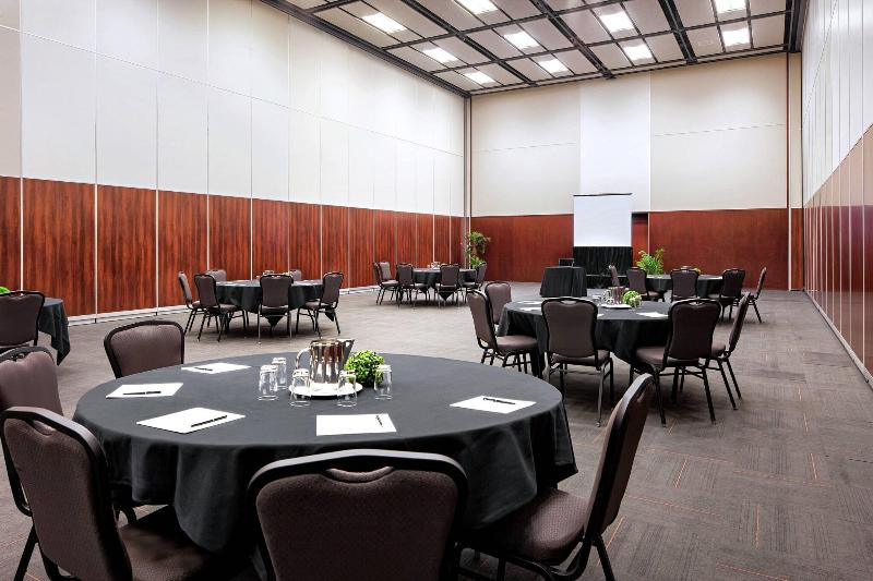 فندق Four Points By Sheraton Levis Convention Centre