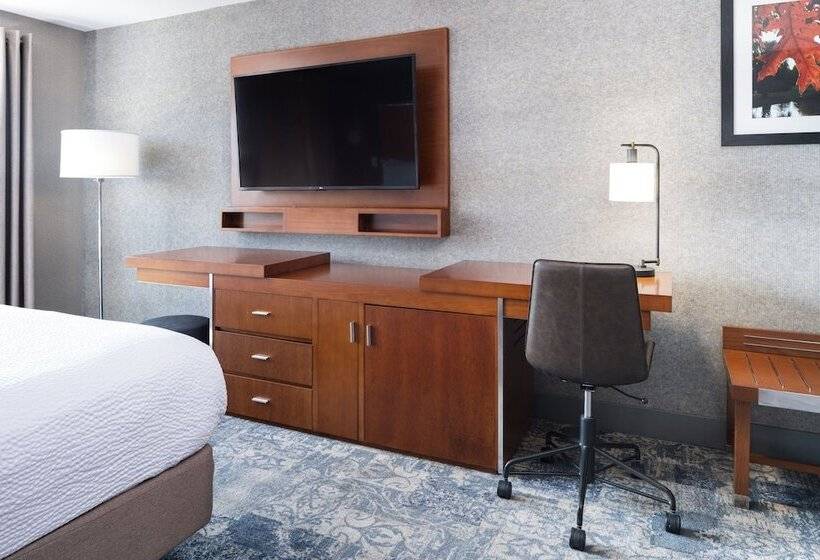 Отель Four Points By Sheraton Victoria Gateway