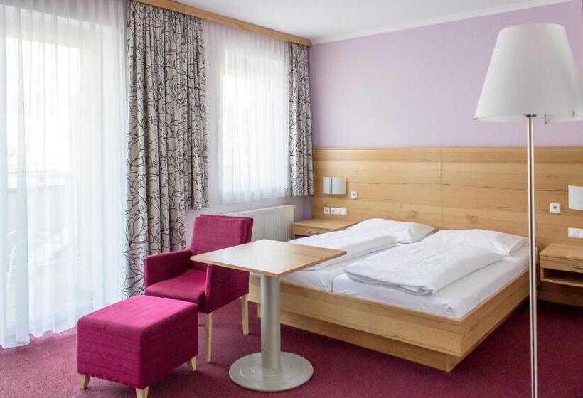 בית מלון כפרי Gesundheitsresort Bad St. Leonhard