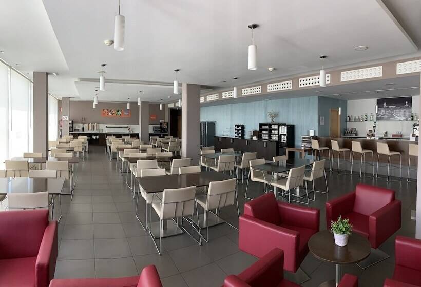 فندق Holiday Inn Express Vitoria, An Ihg