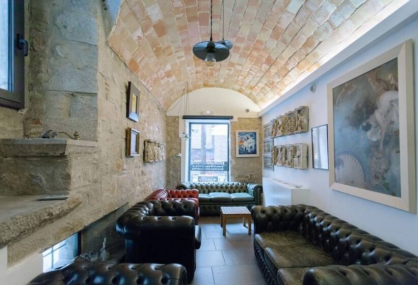 هتل Museu Llegendes De Girona