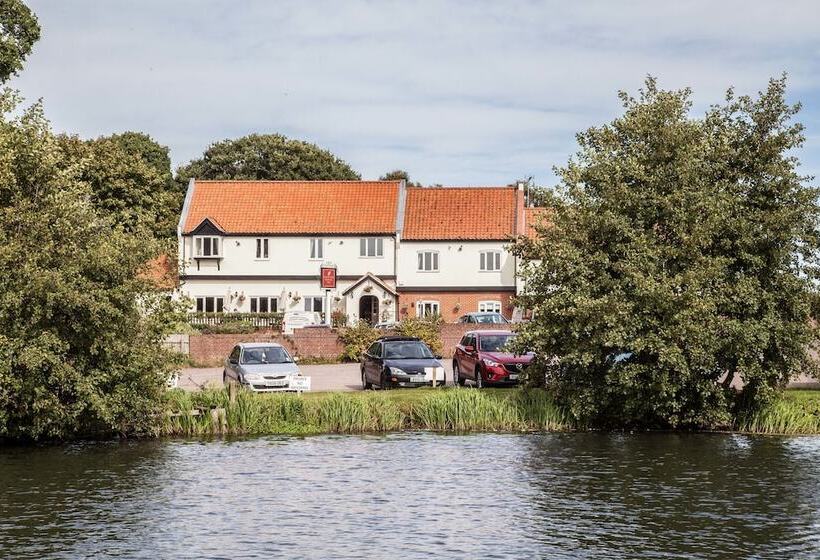 فندق Wayford Bridge Inn