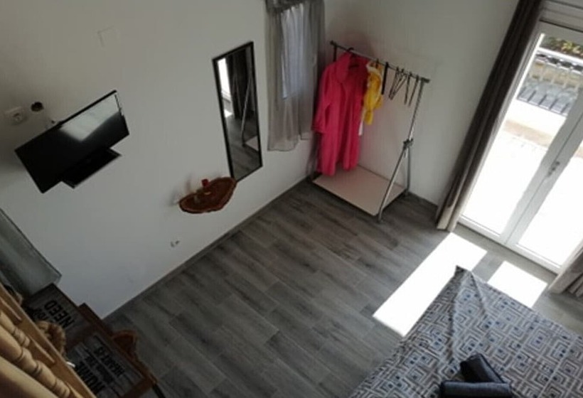 هتل Eugenia Studios