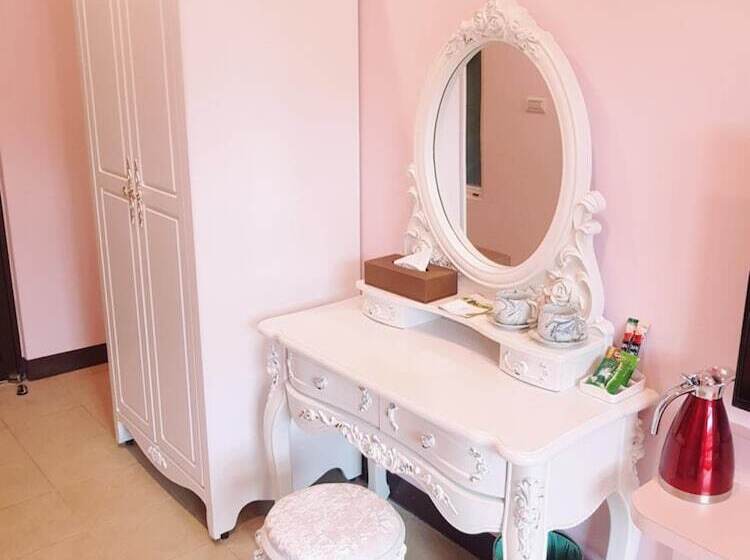 هتل Moonshine B&b