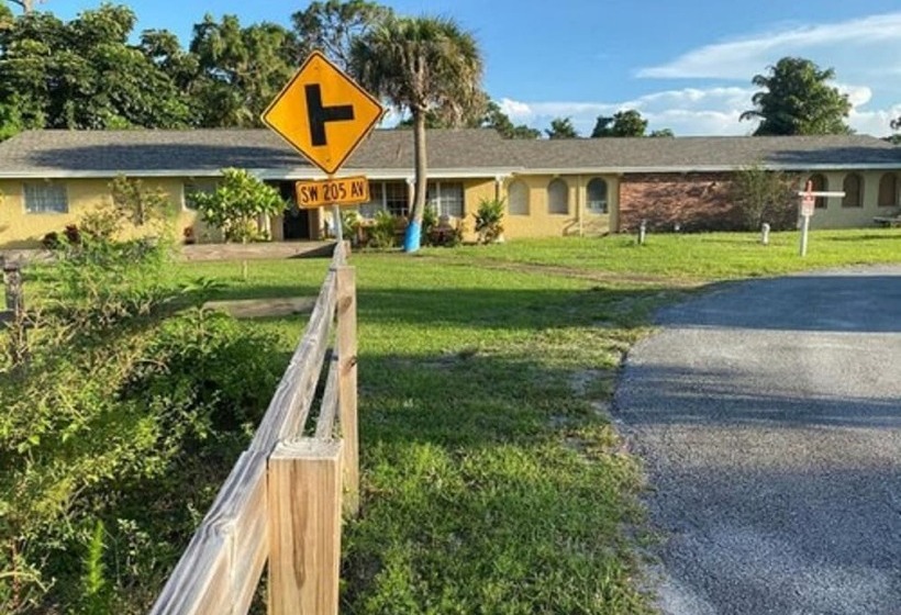 فندق Oyo Family Ranch At Melbourne Fl