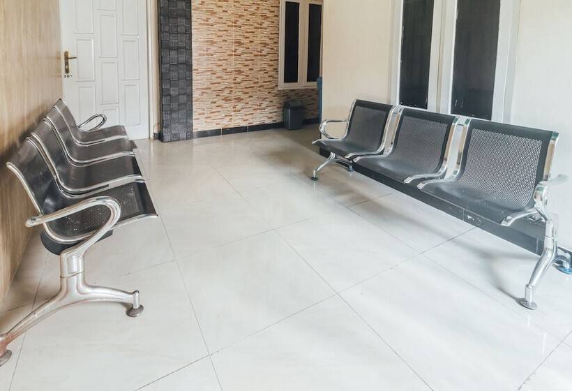 هتل Satria Guest House By Oyo Rooms