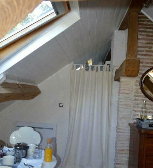 پانسیون Room In Guest Room   Maison Lamerique Welcome You To One Of Their Room Dogs Are Also Welcomed