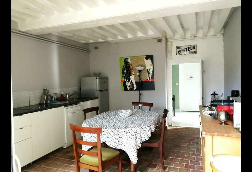 پانسیون Room In Guest Room   Maison Lamerique Welcome You To One Of Their Room Dogs Are Also Welcomed