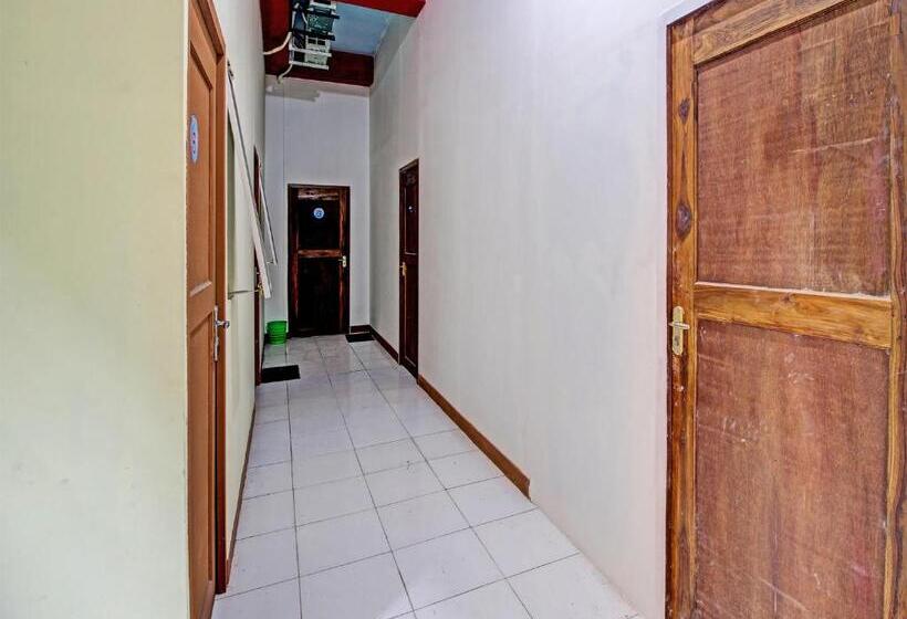 فندق Capital O 91690 Moza Guest House