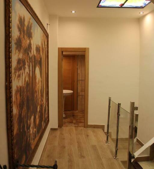 پانسیون Hostal Poeta Machado