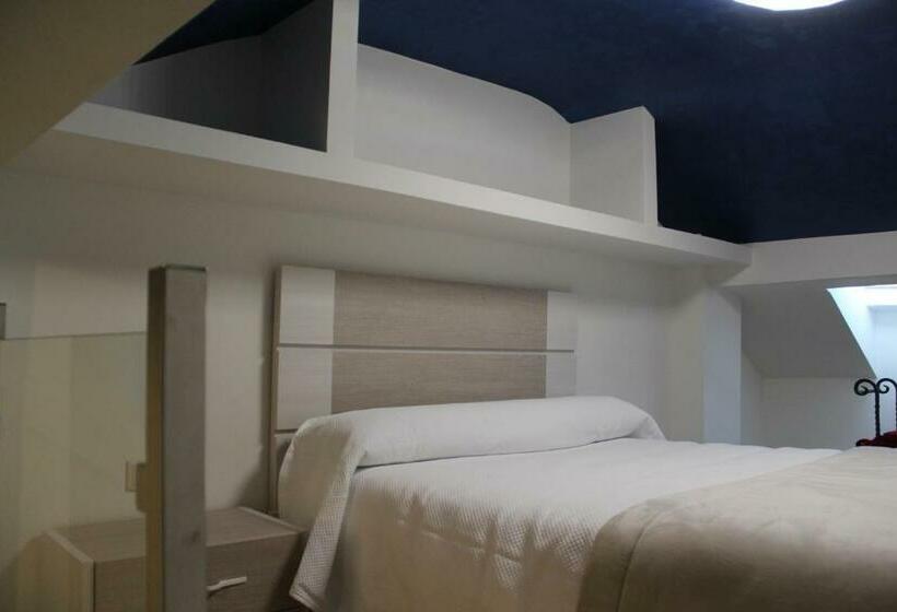 پانسیون Hostal Poeta Machado