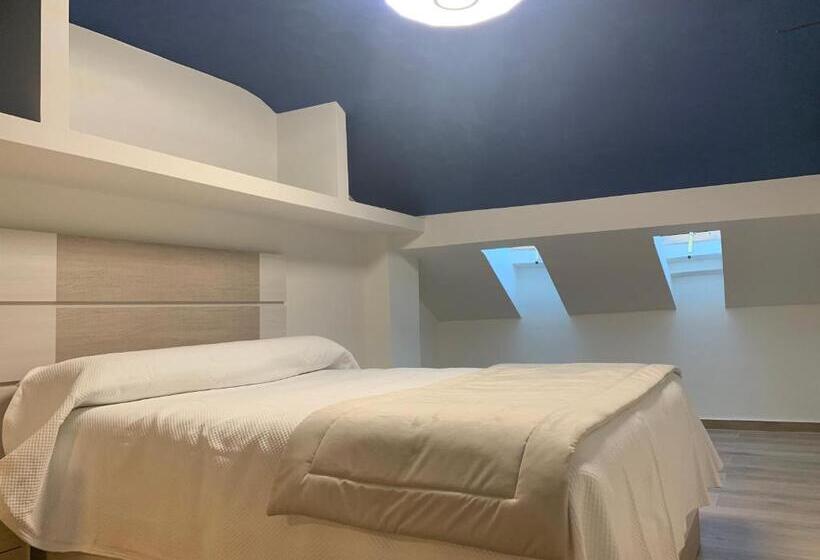 پانسیون Hostal Poeta Machado