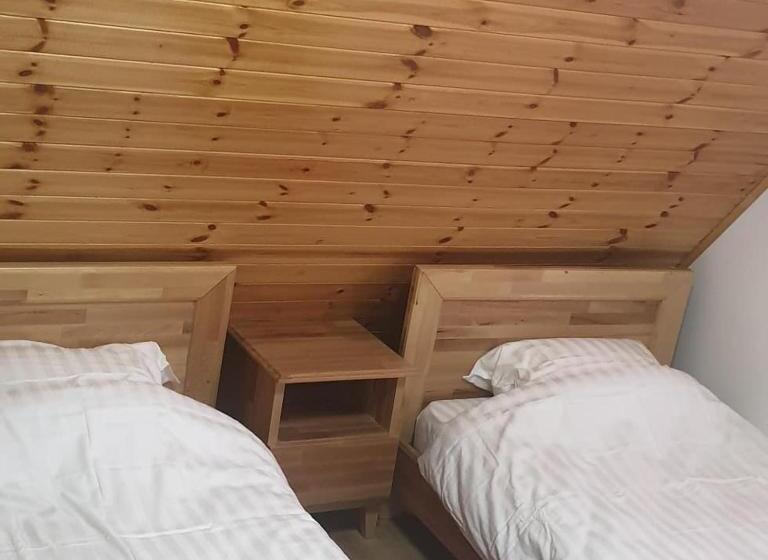 هتل Bujtinat E Lugines Valbone