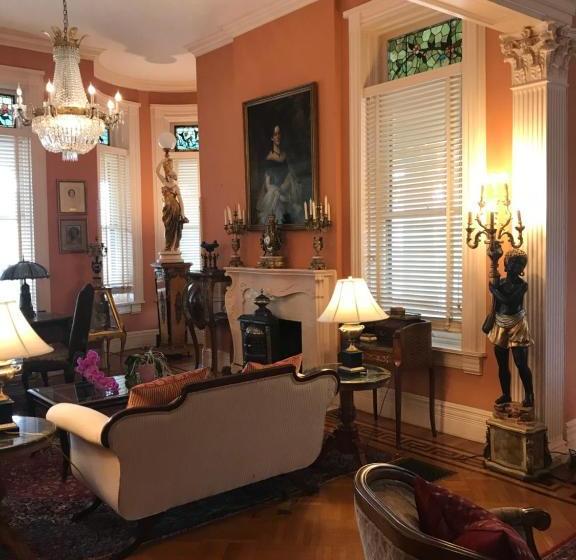 تختخواب و صبحانه Burke Mansion