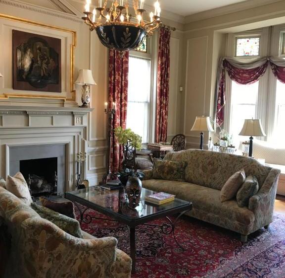 تختخواب و صبحانه Burke Mansion