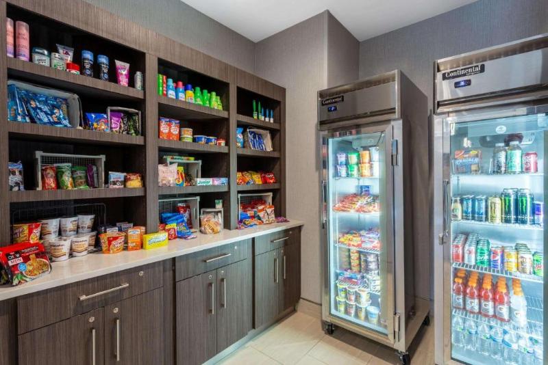 هتل La Quinta Inn & Suites By Wyndham Shorewood