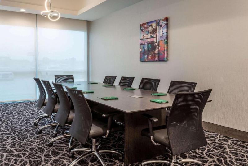 هتل La Quinta Inn & Suites By Wyndham Shorewood