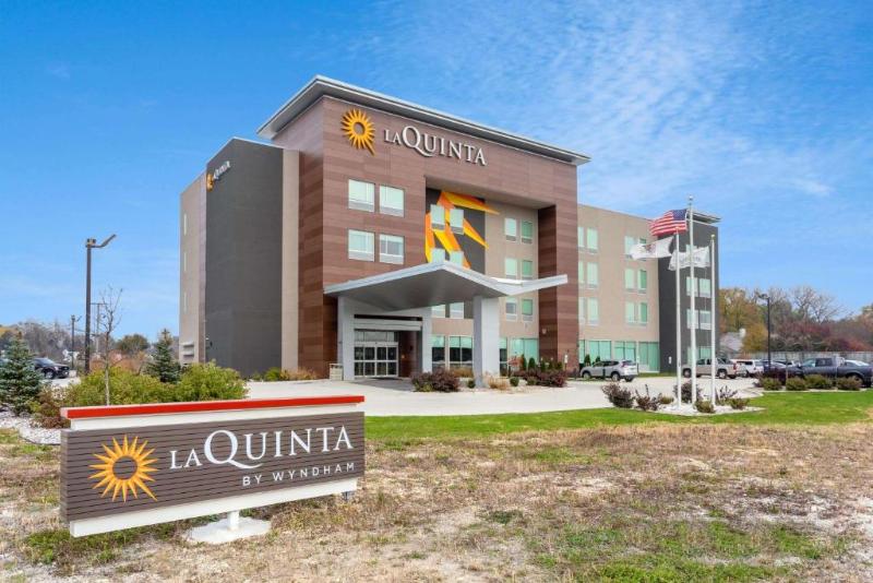 هتل La Quinta Inn & Suites By Wyndham Shorewood