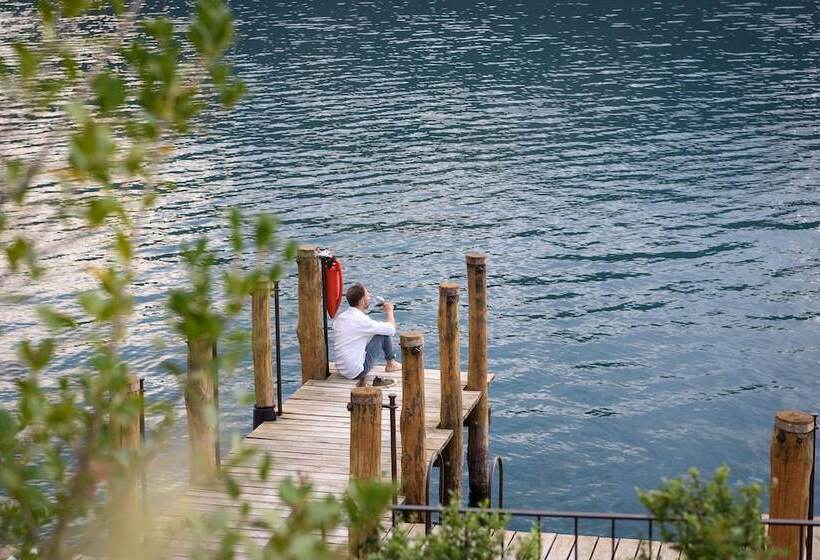 Laqua By The Lake