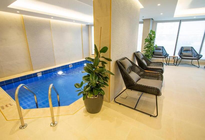 هتل Velar Inn
