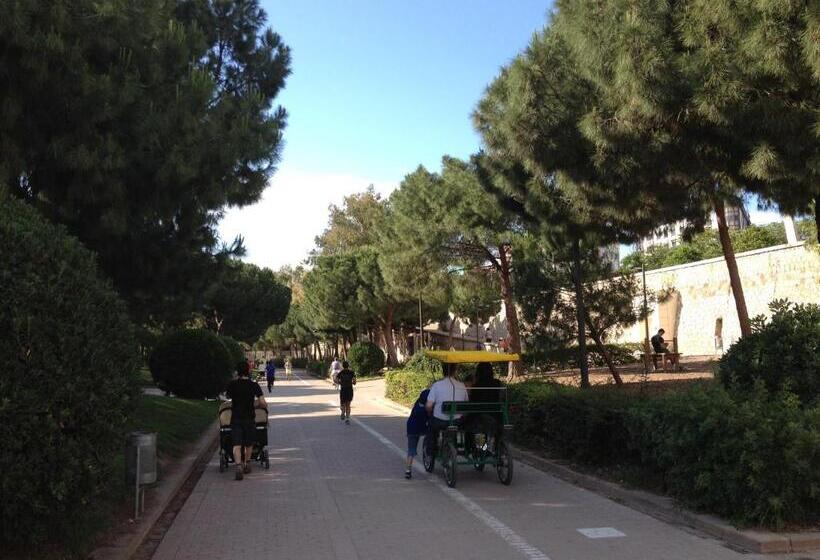 تختخواب و صبحانه Md Modern Hotel   Jardines