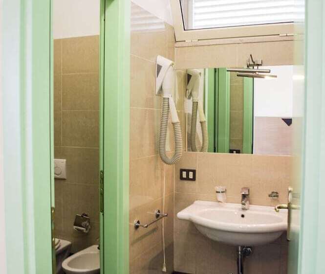 هتل Calypso Rimini Marina Centro