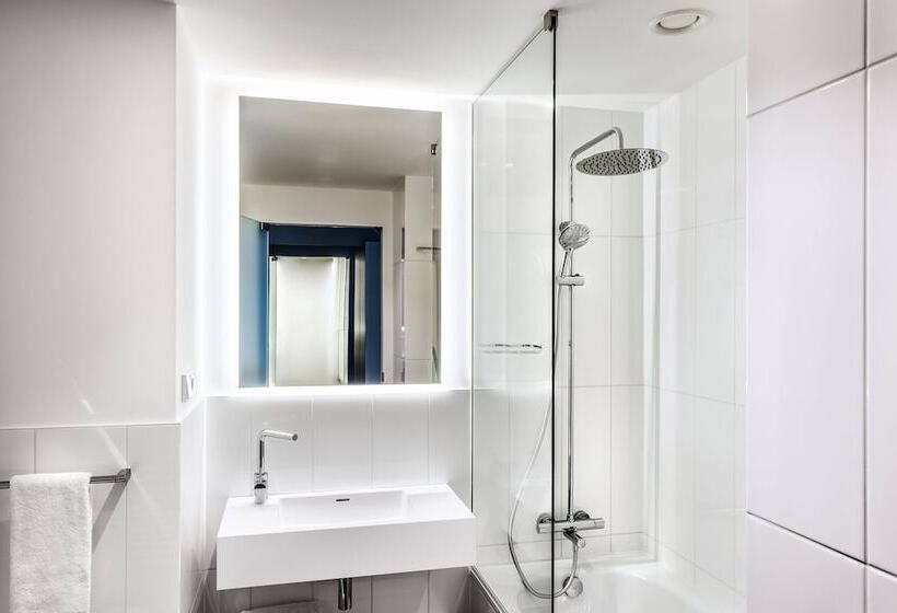 فندق Courtyard By Marriott Prague Airport