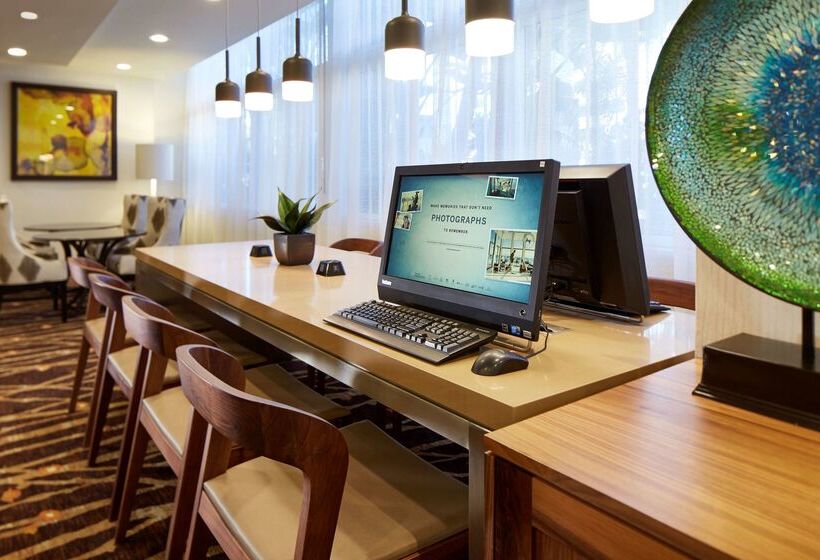 هتل Doubletree By Hilton Lax El Segundo