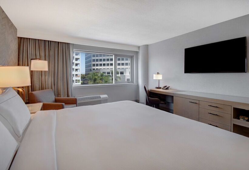 هتل Doubletree By Hilton Lax El Segundo