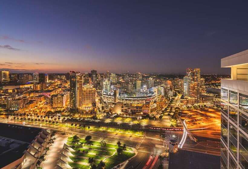 هتل Hilton San Diego Bayfront