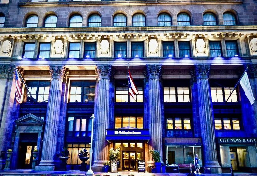 هتل Holiday Inn Express Cleveland Downtown, An Ihg
