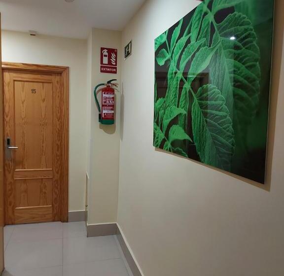 هتل Hostal Moncloa