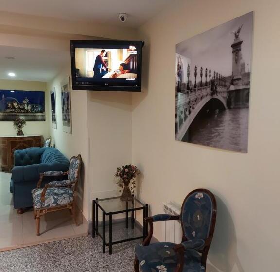 هتل Hostal Moncloa