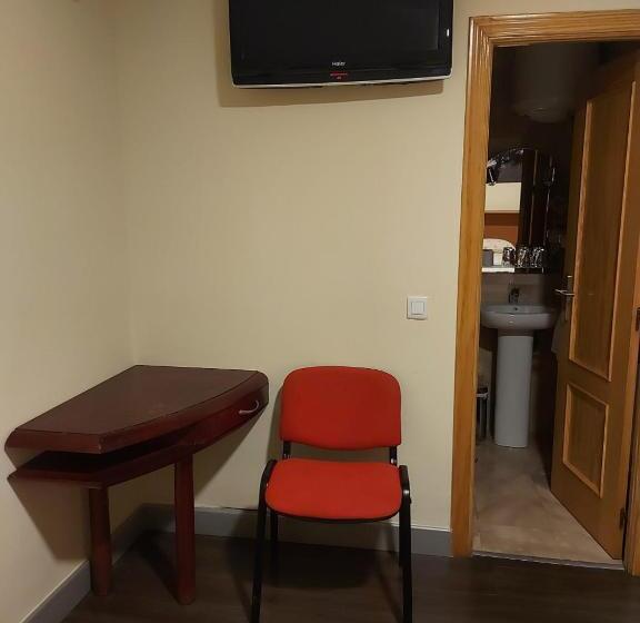 هتل Hostal Moncloa