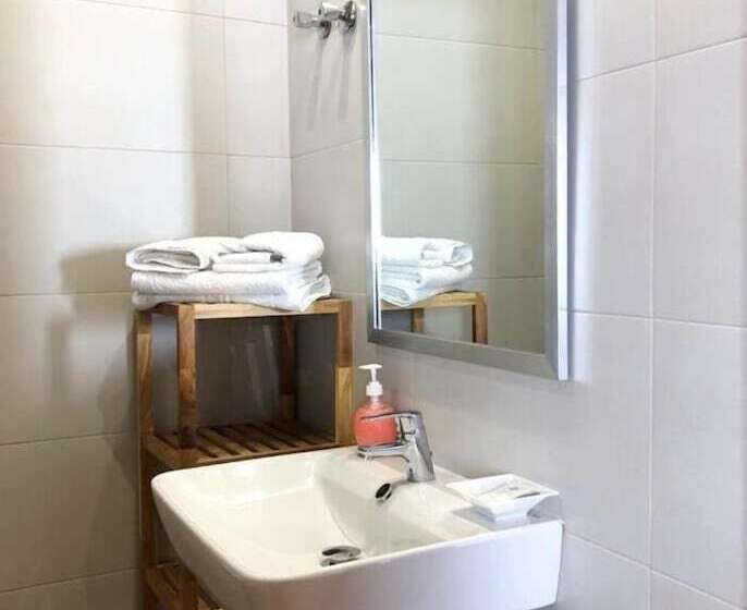 هتل Hostal Sonia Granada