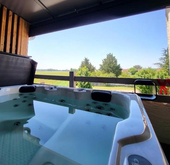 Отель Hôtel Parc Adélie   Logis Hôtels