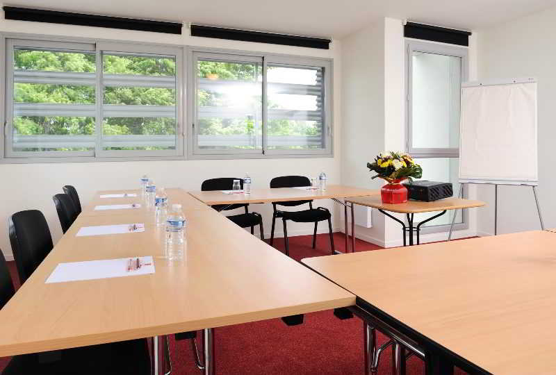 Отель Séjours & Affaires Rennes Villa Camilla