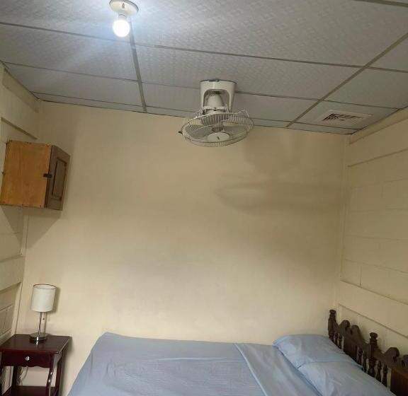 هاستل Hostal Los Chamos