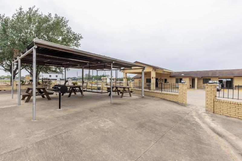 호텔 Freer Executive Inn And Studios