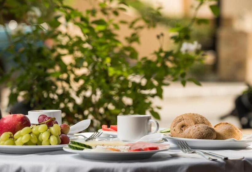 Elotis Suites