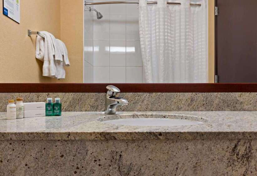 فندق Coast Fraser Inn