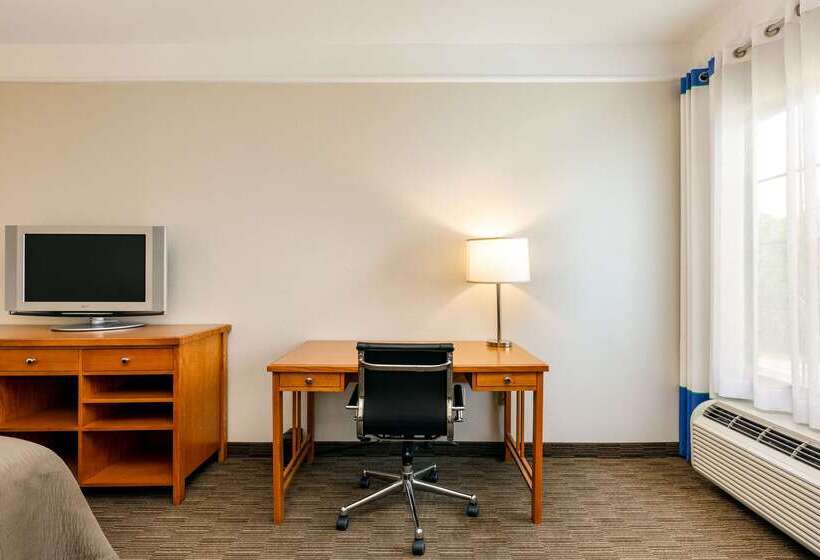 هتل Spark By Hilton Savannah Airport