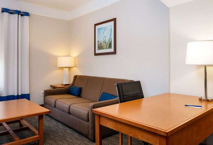 هتل Spark By Hilton Savannah Airport