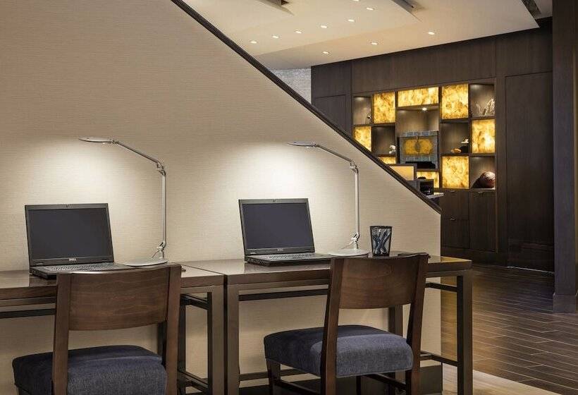 בית מלון כפרי Four Points By Sheraton Norwood Conference Center