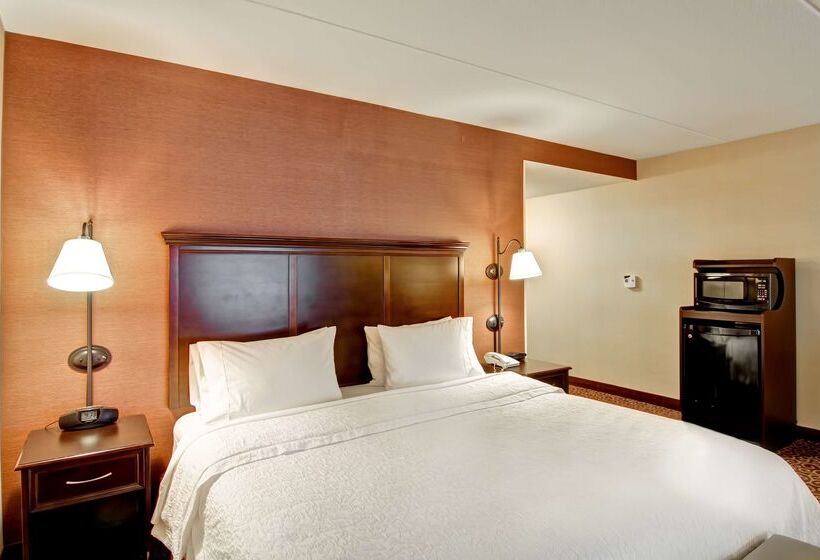 هتل Hampton Inn By Hilton Sudbury