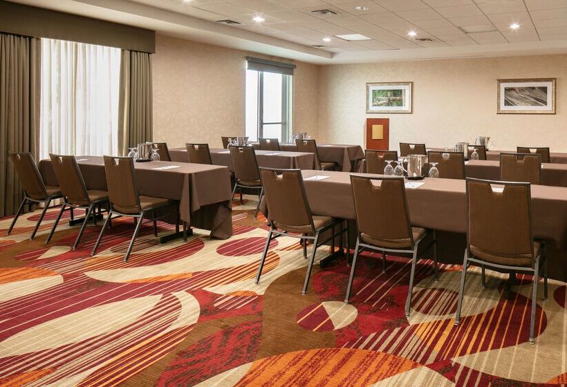 هتل Hilton Garden Inn Omaha West