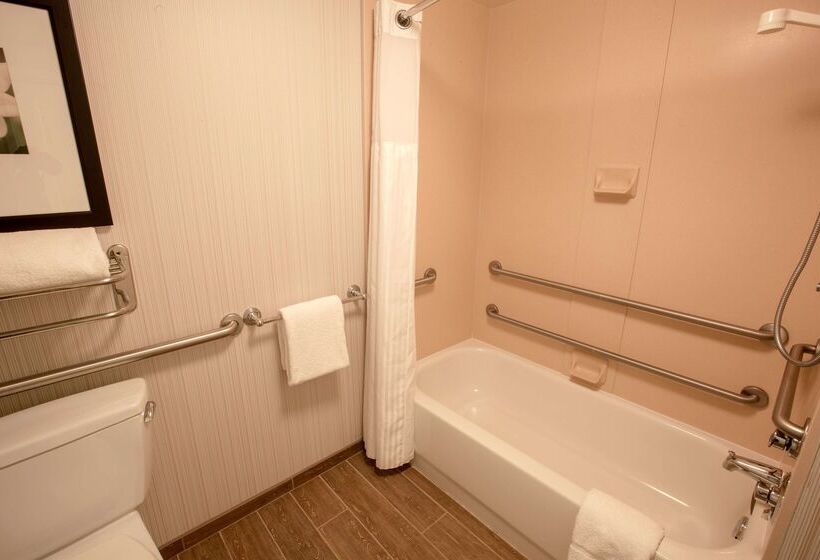 בית מלון כפרי Hilton Garden Inn State College