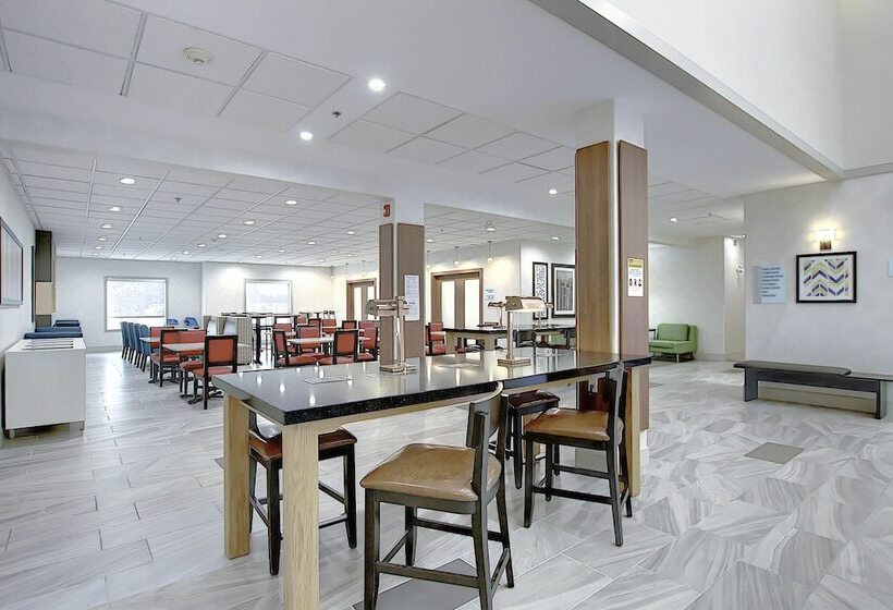 בית מלון כפרי Holiday Inn Express Airport Calgary, An Ihg
