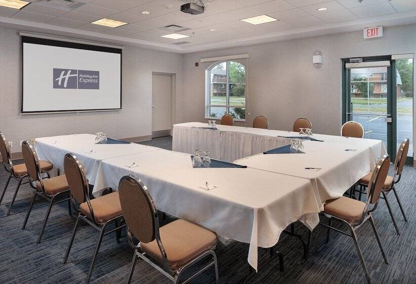 فندق Holiday Inn Express & Suites   Belleville, An Ihg