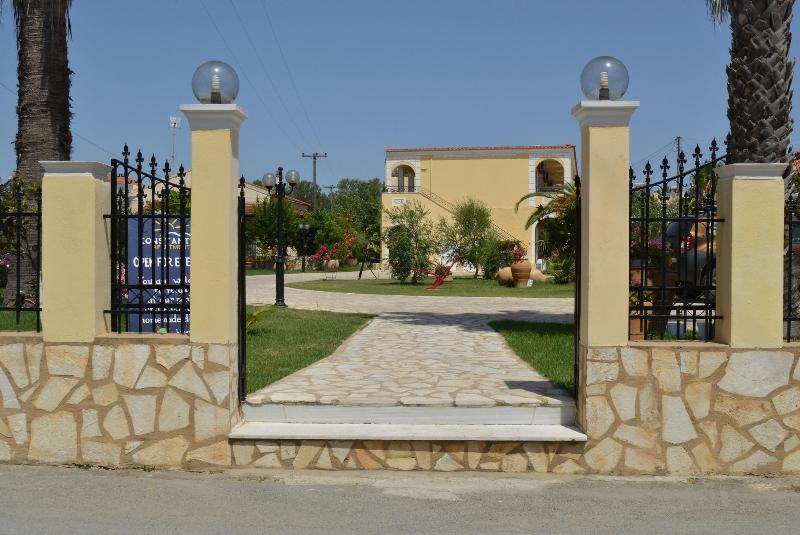هتل Konstantina Apartments
